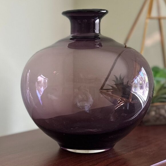Elegant Purple Glass Vase - Picture 6 of 6